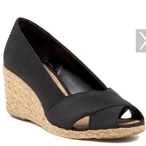 Never Worn. Adrienne Vittadini woven wedge heels. In black.